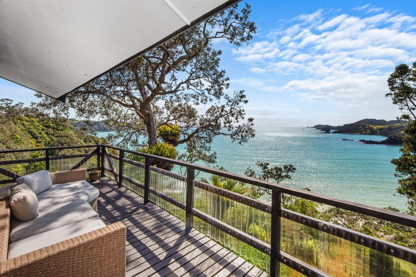 Bayview Beauty - Helena Bay Holiday Home Lyttelton Экстерьер фото